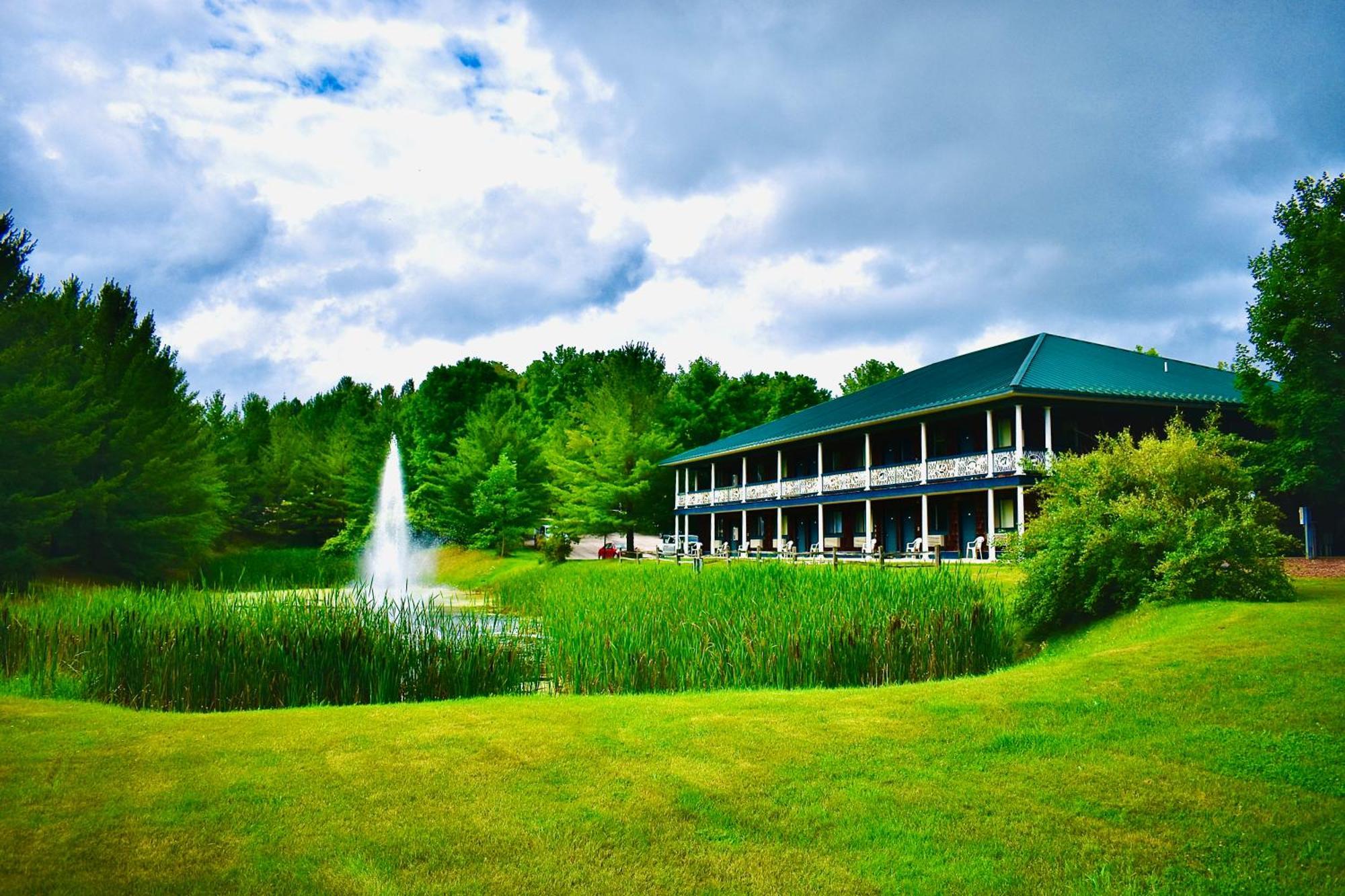 4 Season Fun At Legend Cottage Inn Bellaire Ngoại thất bức ảnh